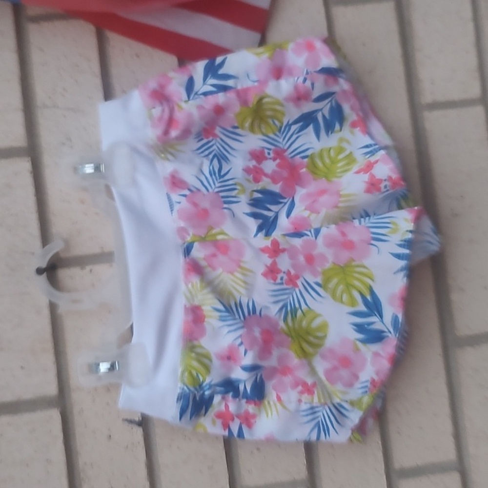 Flower Shorts - Picture 5 of 8